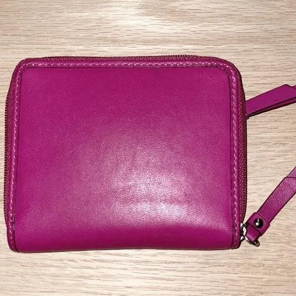 Coach wallet zip around Magenta NWT /with Defects - Picture 3 of 7